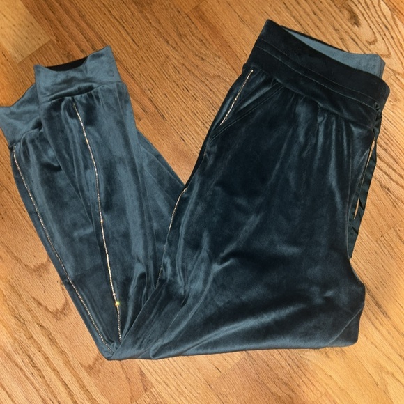 Victoria's Secret Pants - Victoria’s Secret on point women’s size large velour green joggersrs